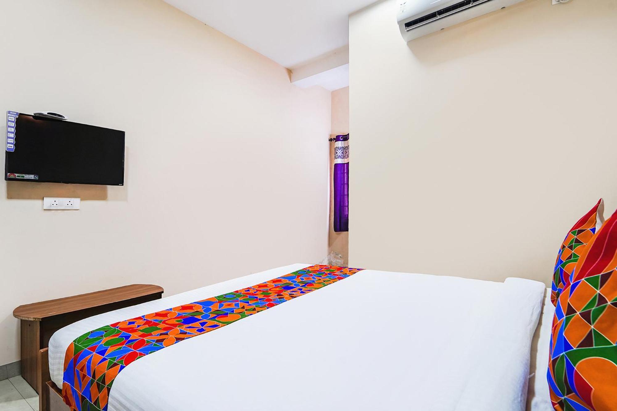 Fabexpress Uv Residency - 700M From Coimbatore International Airport Irugur Esterno foto