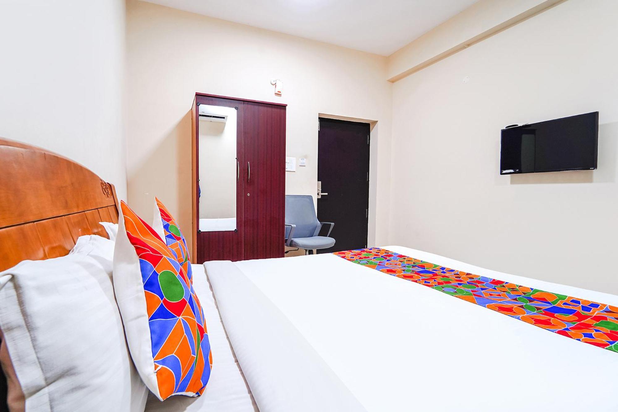Fabexpress Uv Residency - 700M From Coimbatore International Airport Irugur Esterno foto