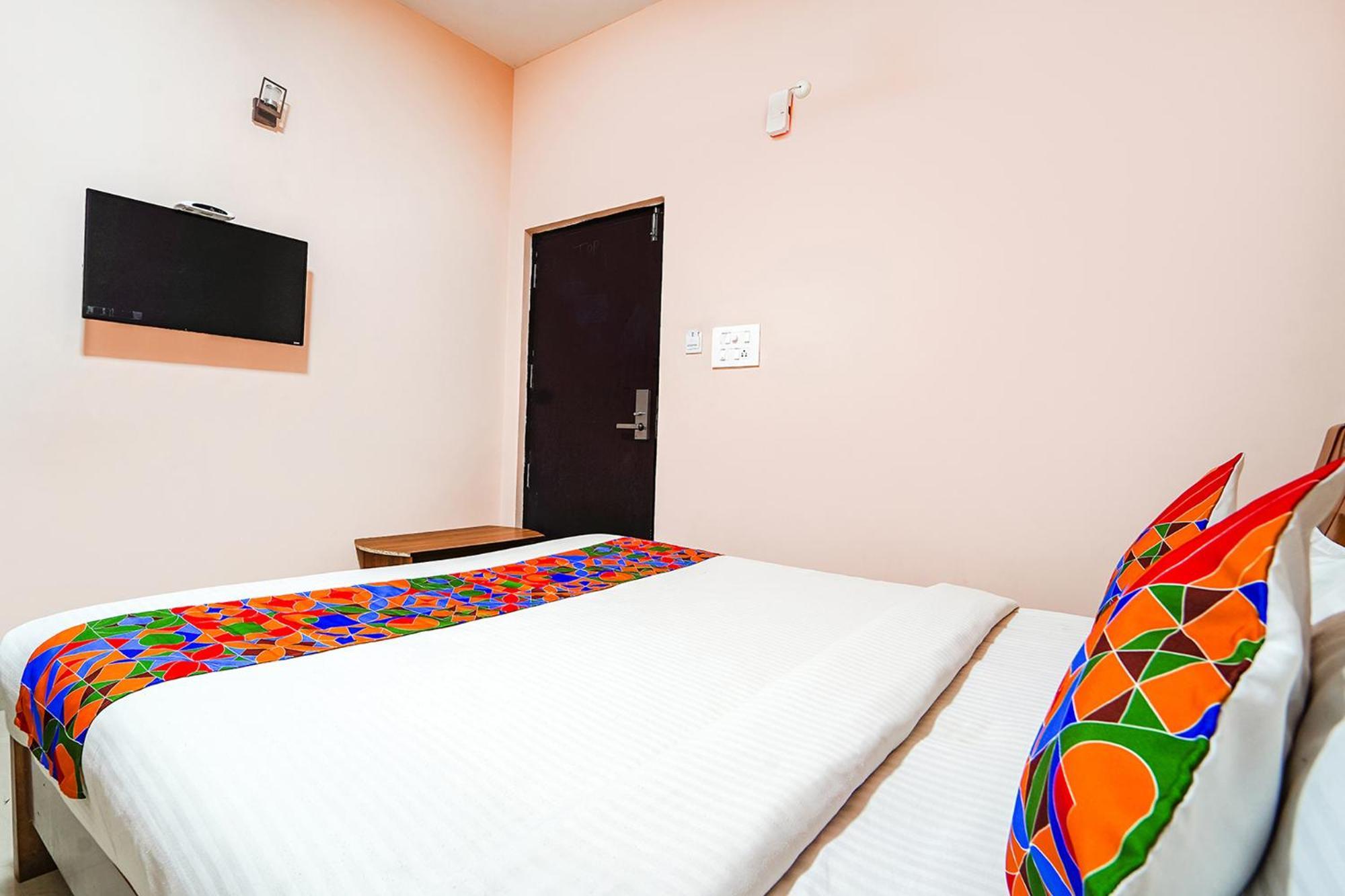 Fabexpress Uv Residency - 700M From Coimbatore International Airport Irugur Esterno foto